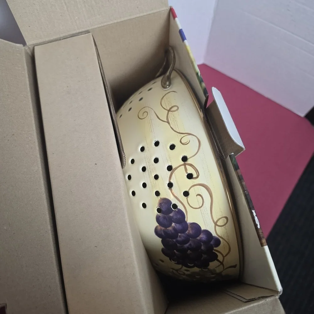 Vintage‎ Tabletops Unlimited Vino Grapes 5 Qt. Metal Colander In Original Box